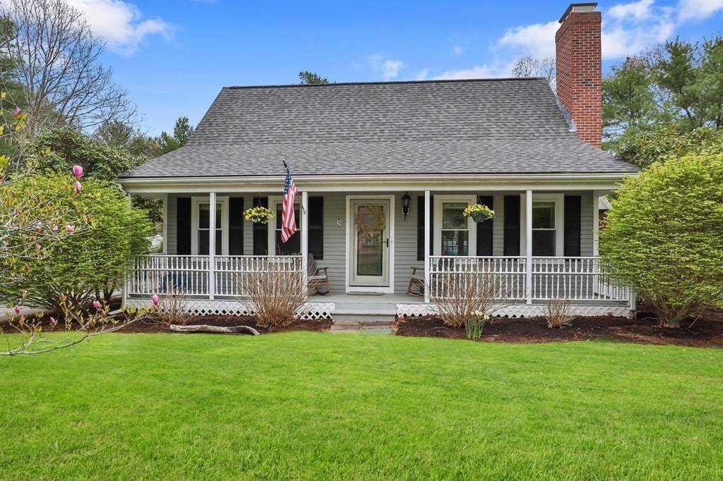 8 Pine Cone Ln, Falmouth, MA 02536