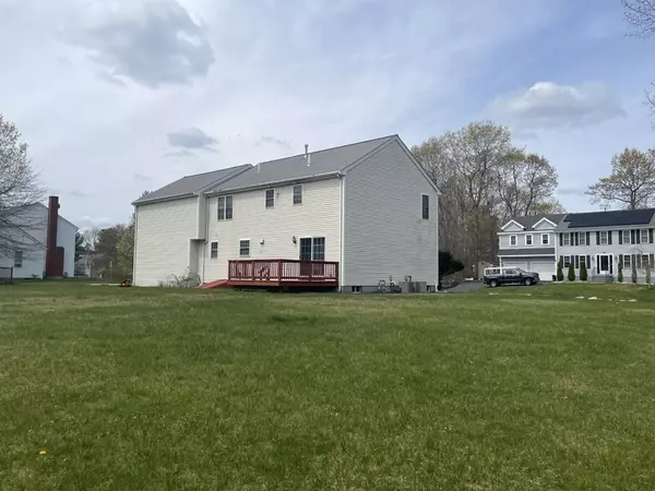 Whitman, MA 02382,2 Locust Hill Ln