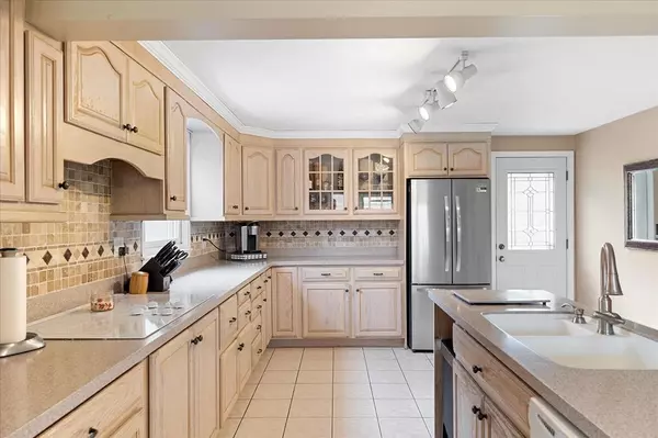Millbury, MA 01527,21 Auburn Rd