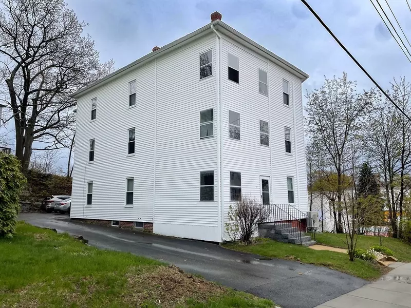 27 Oak St, Gardner, MA 01440