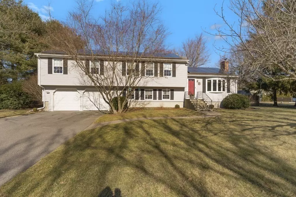 Seekonk, MA 02771,3 Brookside Ct