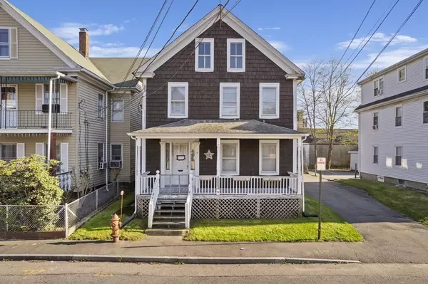 7 Dean Ave, Taunton, MA 02780
