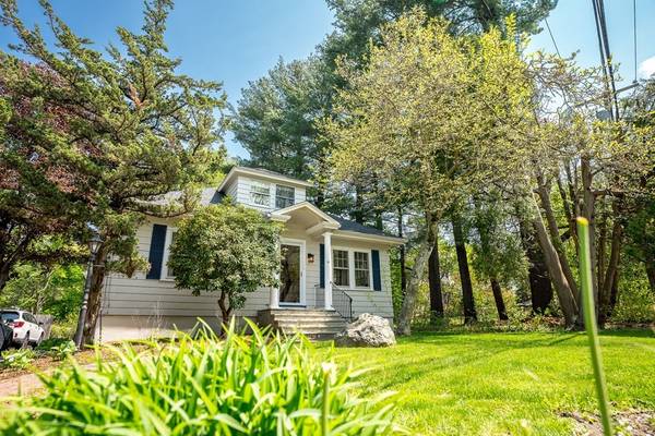 18 Oak St, Wayland, MA 01778