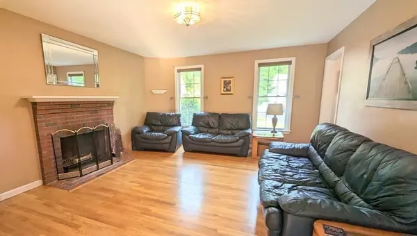 Foxboro, MA 02035,10 Bradner Street