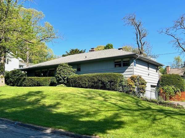 64 Hillview Rd,  Holyoke,  MA 01040