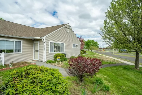 1153 James St #1153, Chicopee, MA 01022
