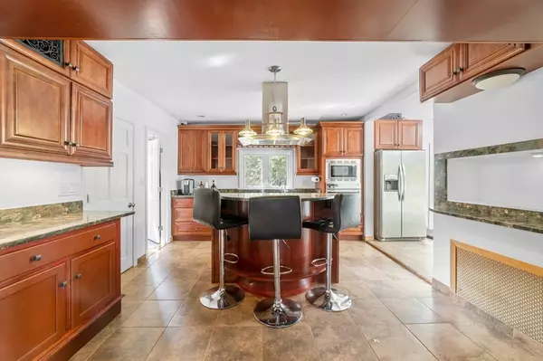 Quincy, MA 02169,55 Bunker Hill Ln