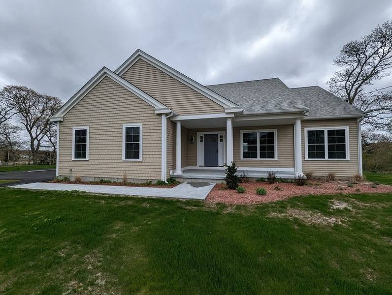 30 Center Ave, Bourne, MA 02532