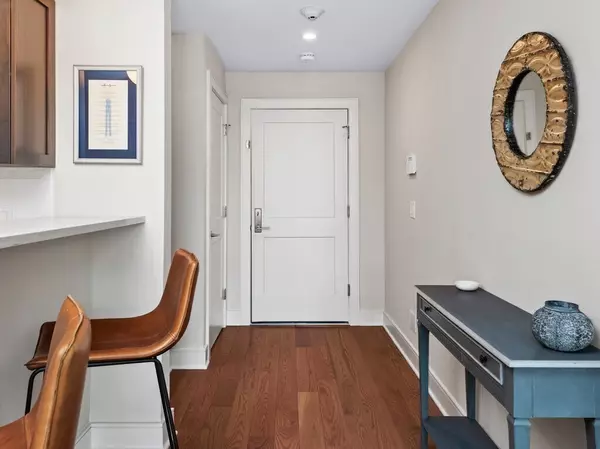 Newton, MA 02458,77 Court St #305