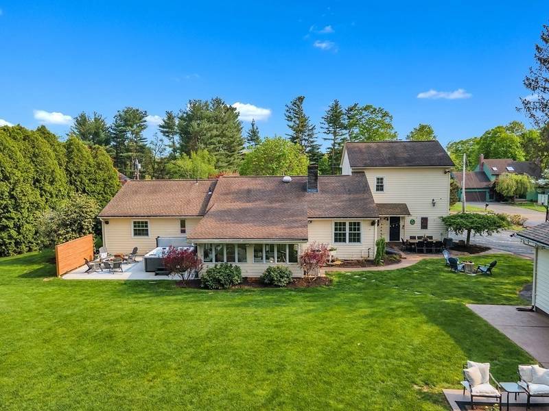 12 Overlook Dr, East Longmeadow, MA 01028