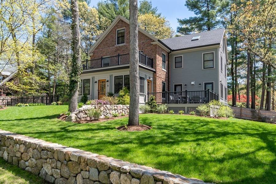 One Crown Ridge Rd, Wellesley, MA 02482