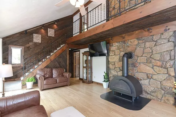 Sutton, MA 01590,199 Whitins Rd