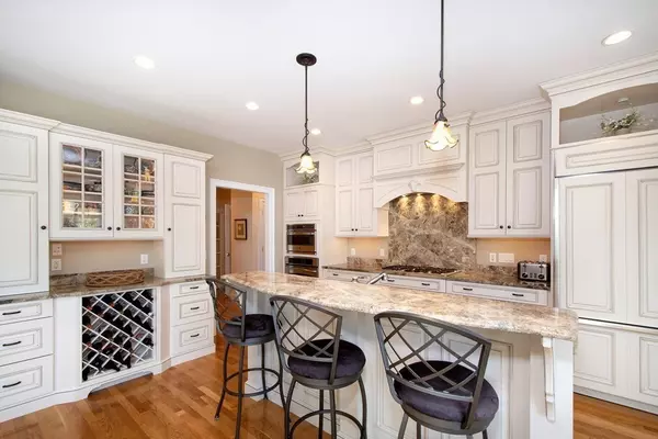 Hingham, MA 02043,7 Tillinghast Dr #7