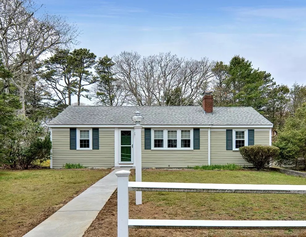 Dennis, MA 02639,27 Naushon Rd