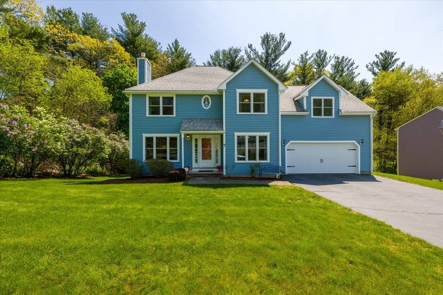 7 Quail Hollow Dr, Shrewsbury, MA 01545