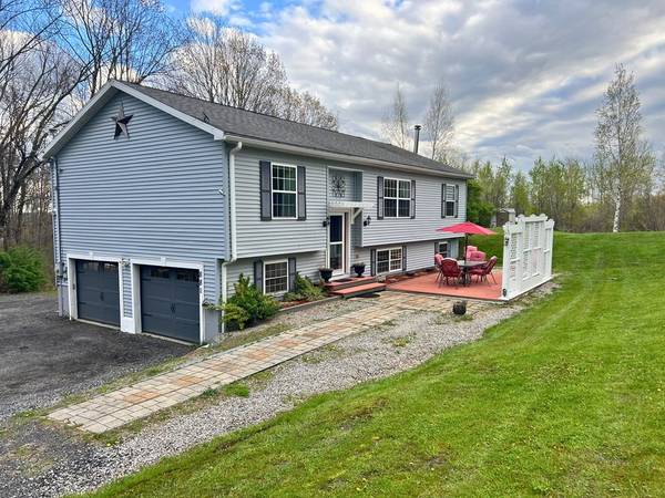 881 Wauwinet Rd, Barre, MA 01005