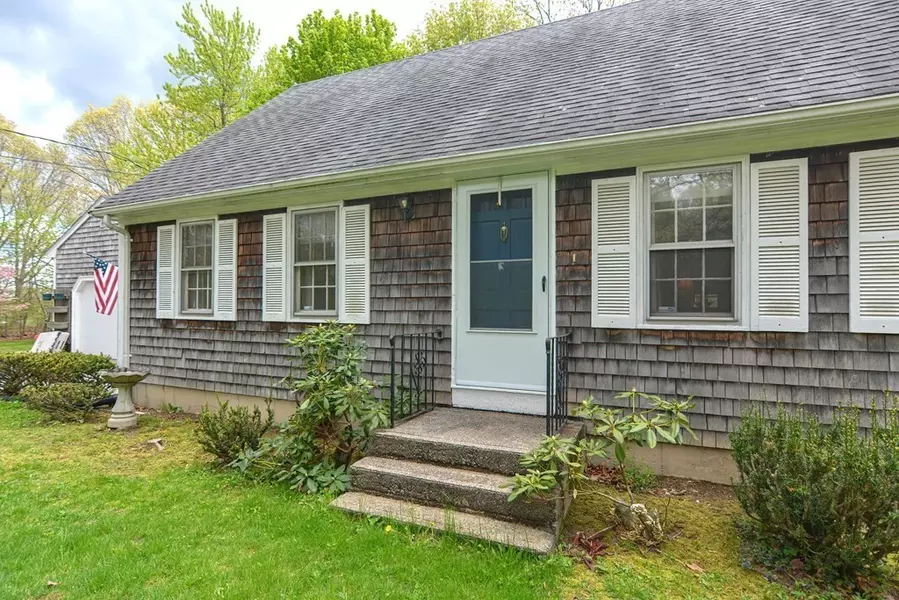 28 Warren St, Plainville, MA 02762