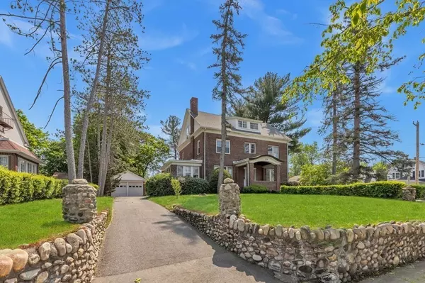 1716 Northampton St, Holyoke, MA 01040
