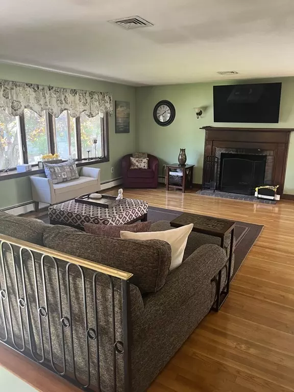 Saugus, MA 01906,17 Carver Street