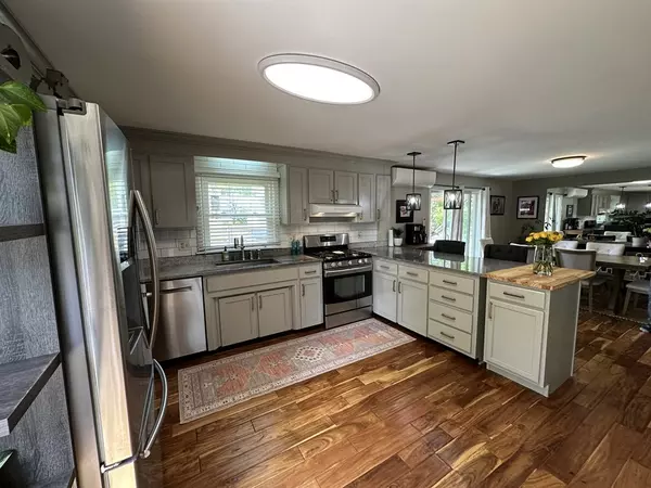 Nashua, NH 03063,19 Northwood Dr