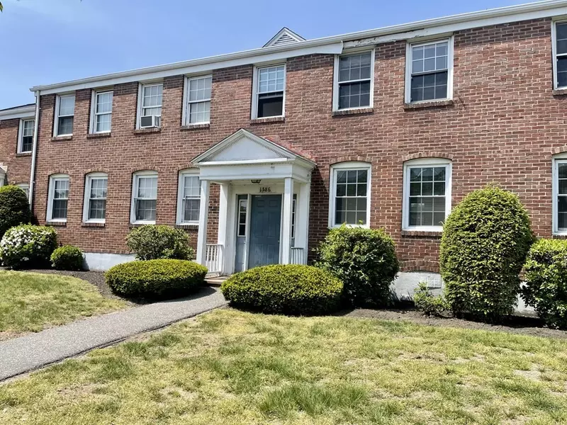 1586 Memorial Ave #2, West Springfield, MA 01089