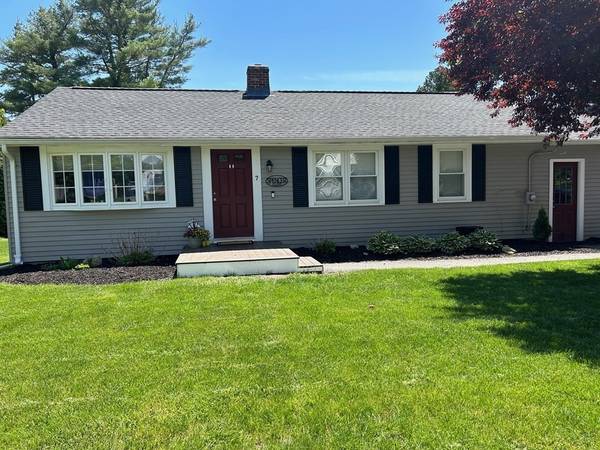 7 Chamberlain Rd, Bellingham, MA 02019