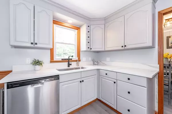 Southwick, MA 01077,11 Pineywood Rd