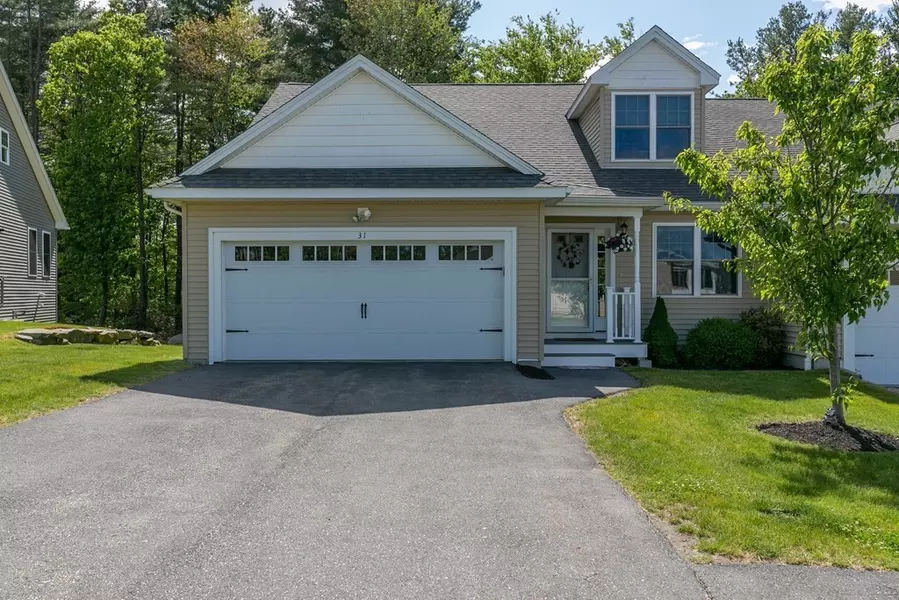 31 Stratford Village Dr #31, Millbury, MA 01527