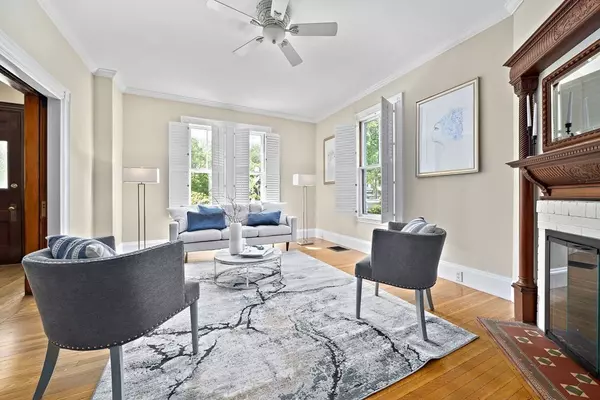 Newton, MA 02459,1046 Centre Street #2