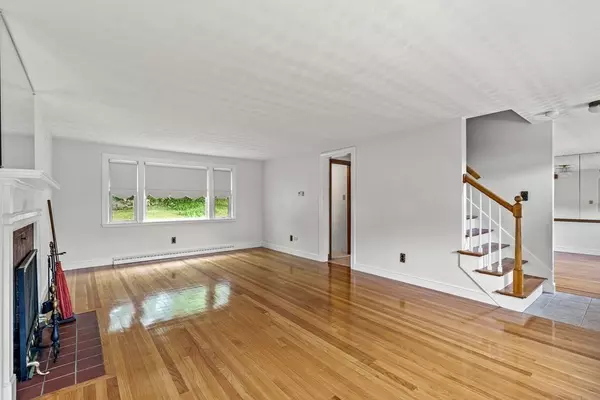Stoneham, MA 02180,7 Standish Rd