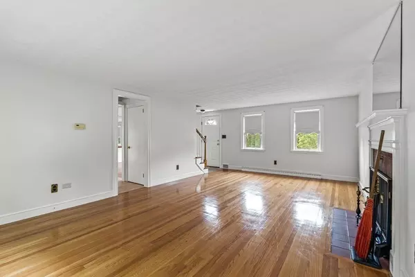 Stoneham, MA 02180,7 Standish Rd