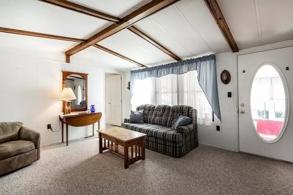 Norton, MA 02766,250 Mansfield Ave #62