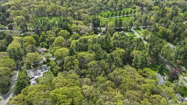 Topsfield, MA 01983,8 Mansion Dr