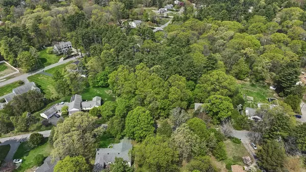 Topsfield, MA 01983,8 Mansion Dr