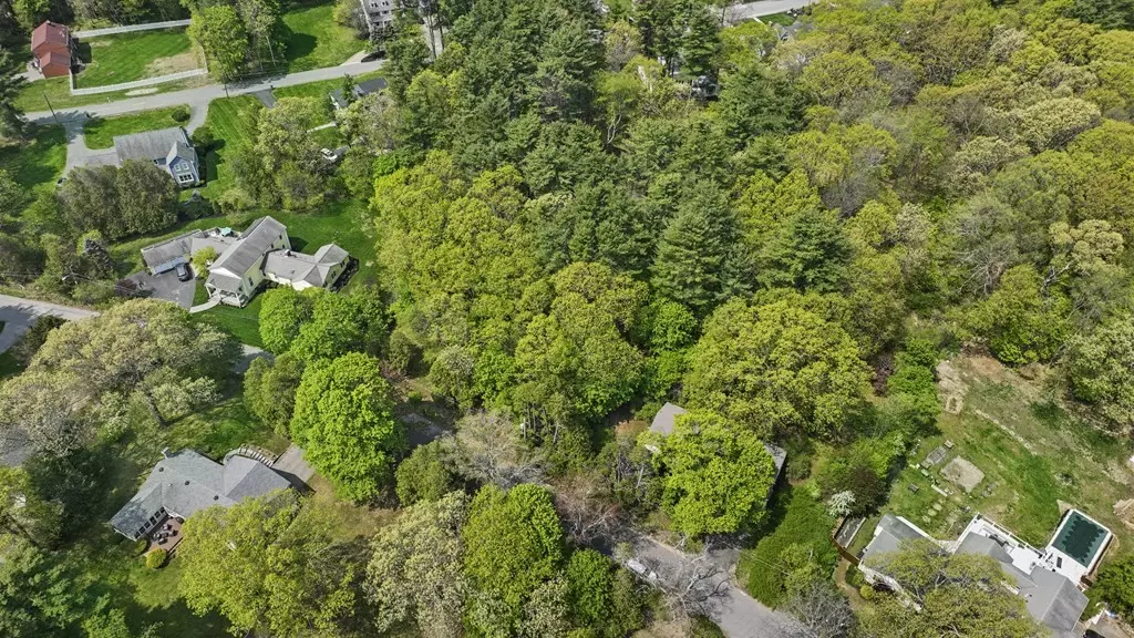 Topsfield, MA 01983,8 Mansion Dr