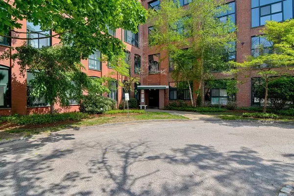 150 Rumford Ave #401, Mansfield, MA 02048