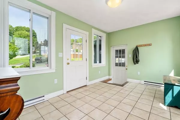 Stoneham, MA 02180,152 Collincote Street