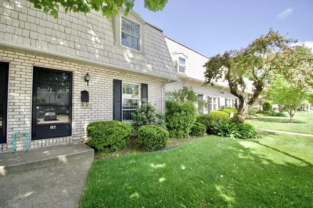 Agawam, MA 01001,82 Plantation Dr #82