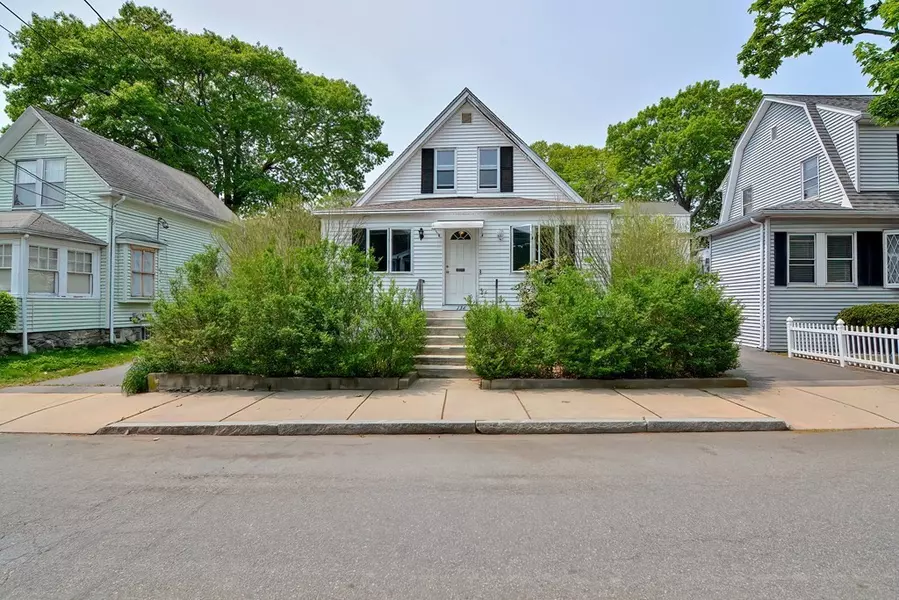 136 Saunders St, Medford, MA 02155