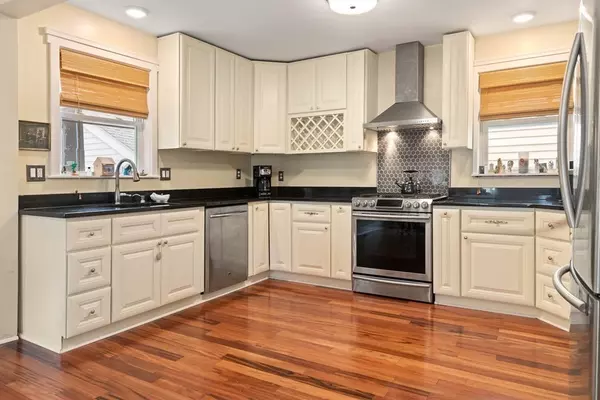 Nahant, MA 01908,17 Maple Ave