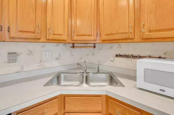 Agawam, MA 01001,25 Castle Hill Rd #E