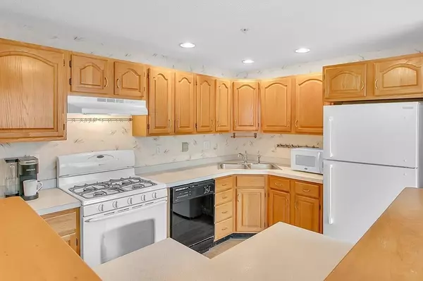 Agawam, MA 01001,25 Castle Hill Rd #E