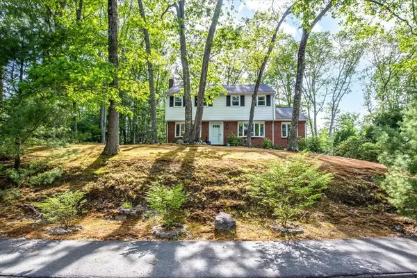 9 Rolling Ln, Medfield, MA 02052