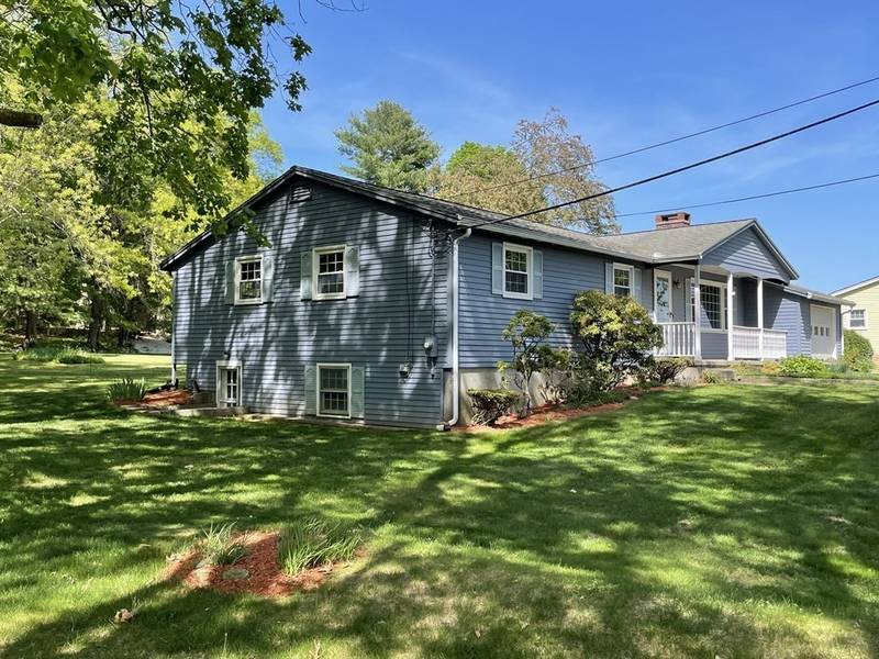 8 Comrie Rd, Auburn, MA 01501