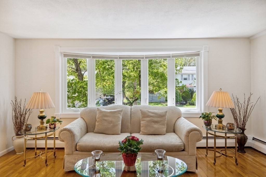 Woburn, MA 01801,8 Parliament Ln