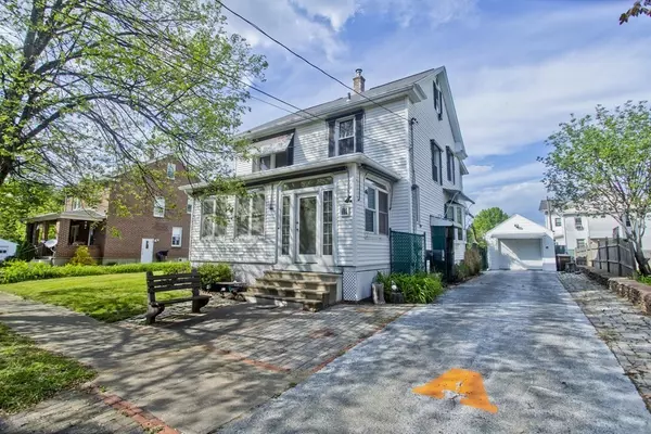 18 Mulberry St, Agawam, MA 01001