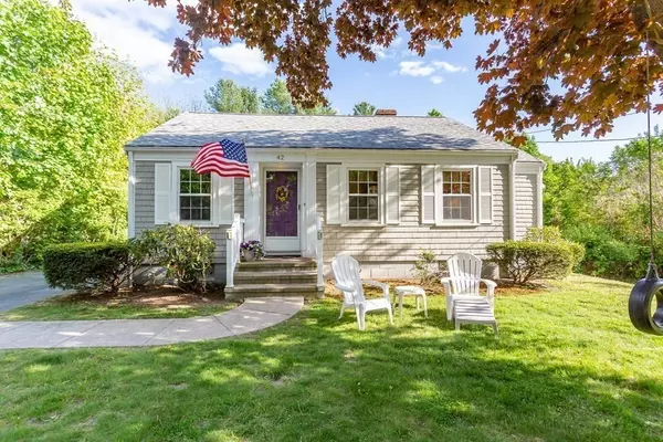 42 Church St,  Mattapoisett,  MA 02739