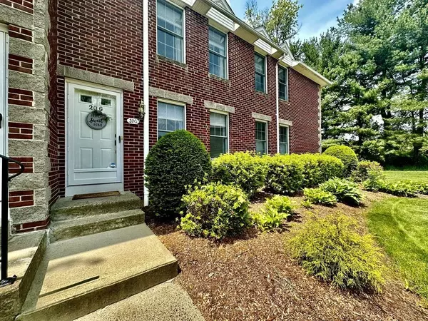 20 Mansion Woods Drive #G, Agawam, MA 01001