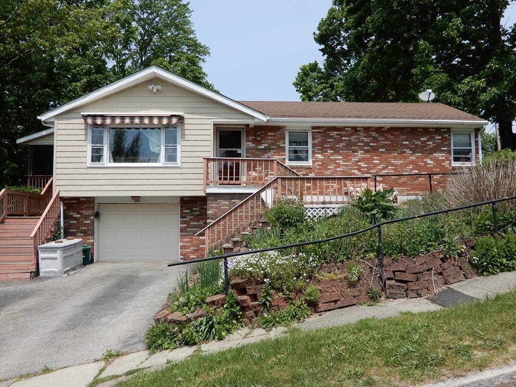 34 Colonial Rd, Worcester, MA 01602
