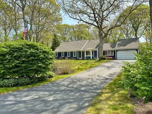 11 Putting Green Lane, Harwich, MA 02645